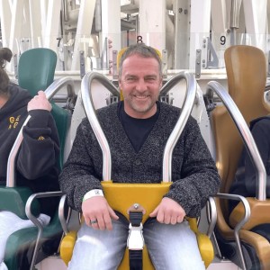 开云平台-弗里克假期前往游乐园游玩，明日国脚回归球队恢复训练