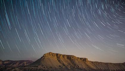 开云app-利雅得胜利全队祝贺马内夺非洲杯，C罗亲自给他切蛋糕