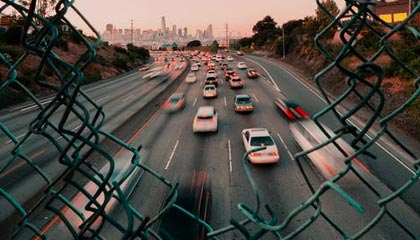 开云app-利雅得胜利全队祝贺马内夺非洲杯，C罗亲自给他切蛋糕