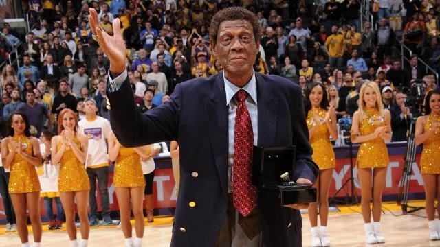 1616515721778089147.jpg elgin-baylor-lakers-wave.jpg